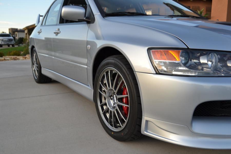 Детали экстерьера Mitsubishi Lancer Evolution IX MR 2006 года  (фото 23 из 69)